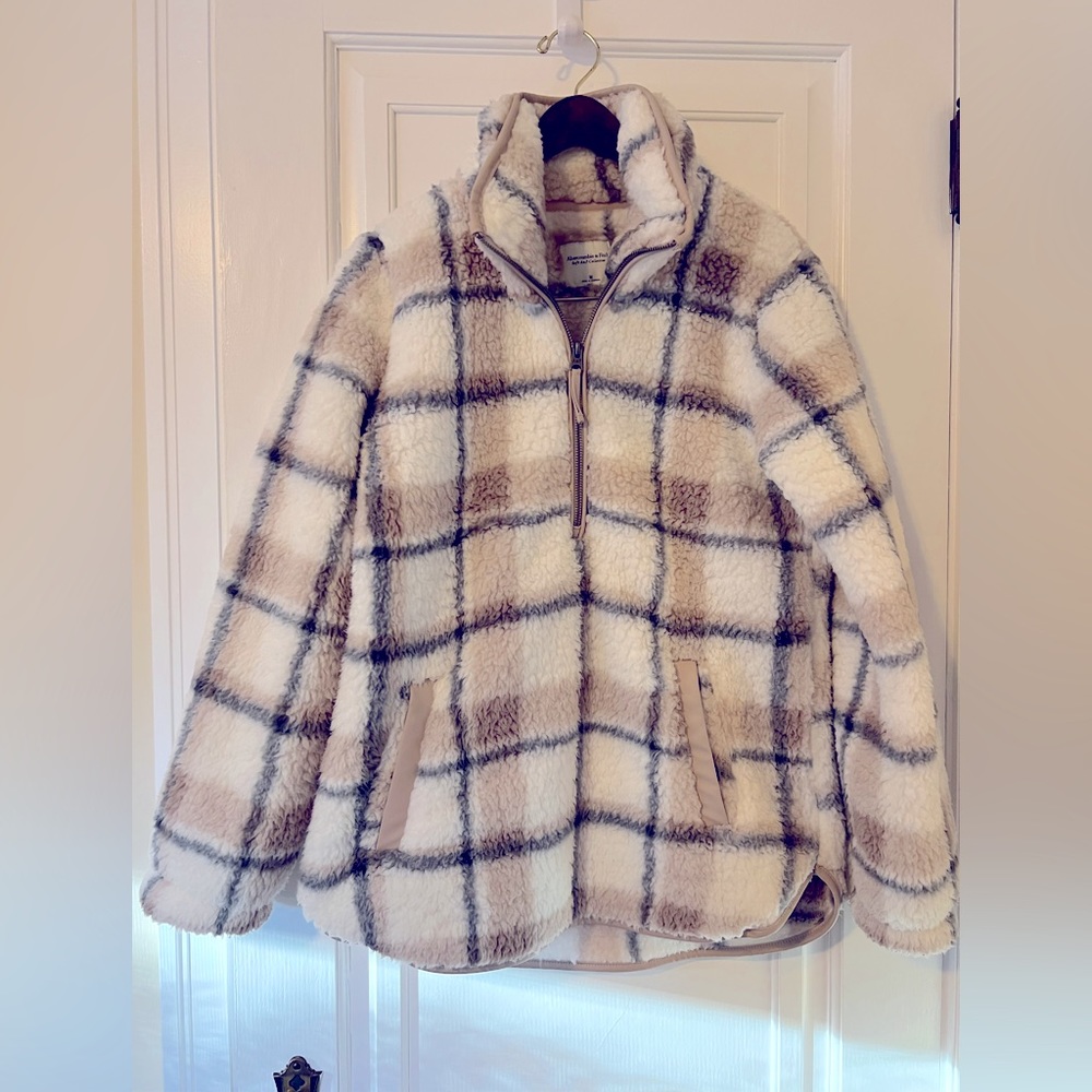 A&F Sherpa half zip pull up with pockets